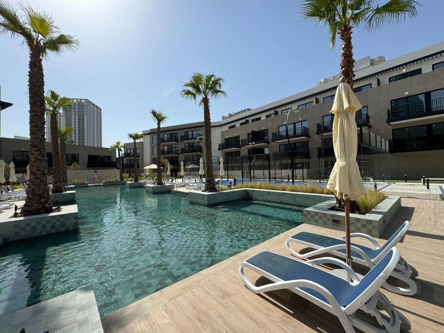 Spacious 2br Maid's In Jvc W 5 Star Amenities Apartment